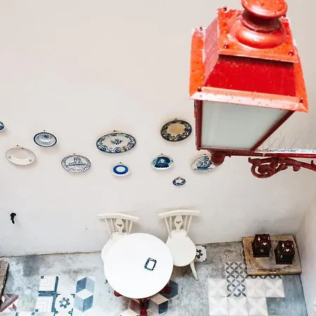 Exquisite With Patio Portuguese Soul Alfama 2p דירה *