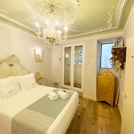 Exquisite With Patio Portuguese Soul Alfama 2p ליסבון