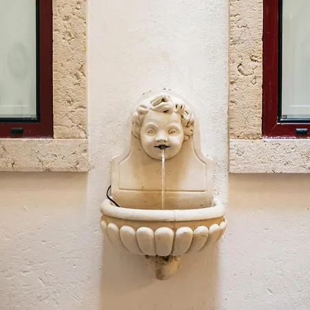 Exquisite With Patio Portuguese Soul Alfama 2p * ליסבון