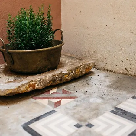 Exquisite With Patio Portuguese Soul Alfama 2p * ליסבון