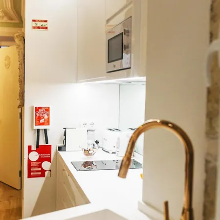 Exquisite With Patio Portuguese Soul Alfama 2p Daire *