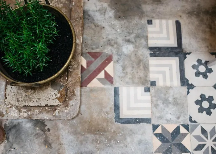 Exquisite With Patio Portuguese Soul Alfama 2p *